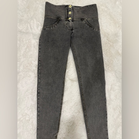 Freddy Jeans, grey with yellow stitching, shaping denim. 7/8 length. Size 6/Med - Picture 2 of 5